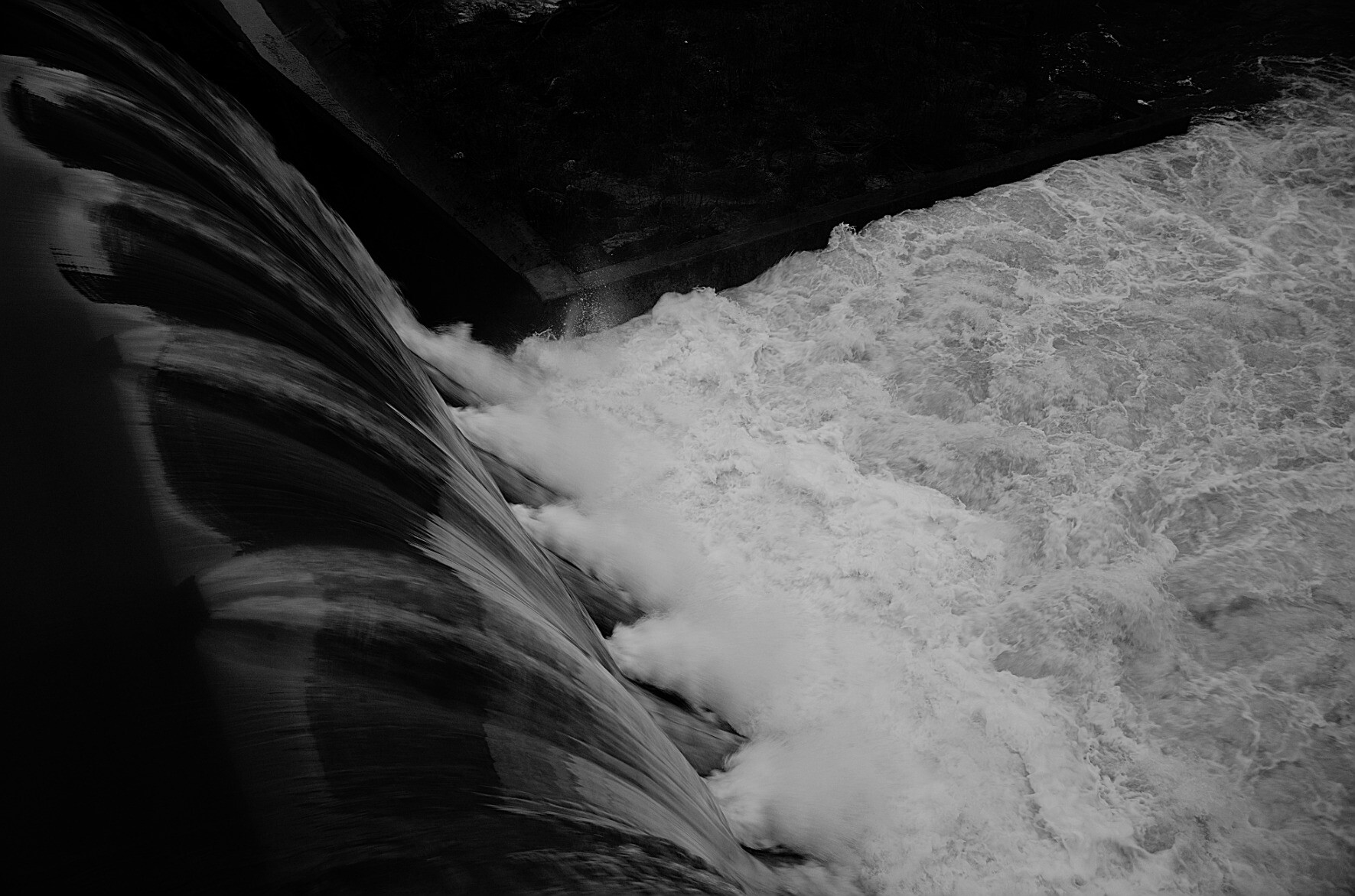 black and white photography of a water fall in Chiny, Belgium 2023