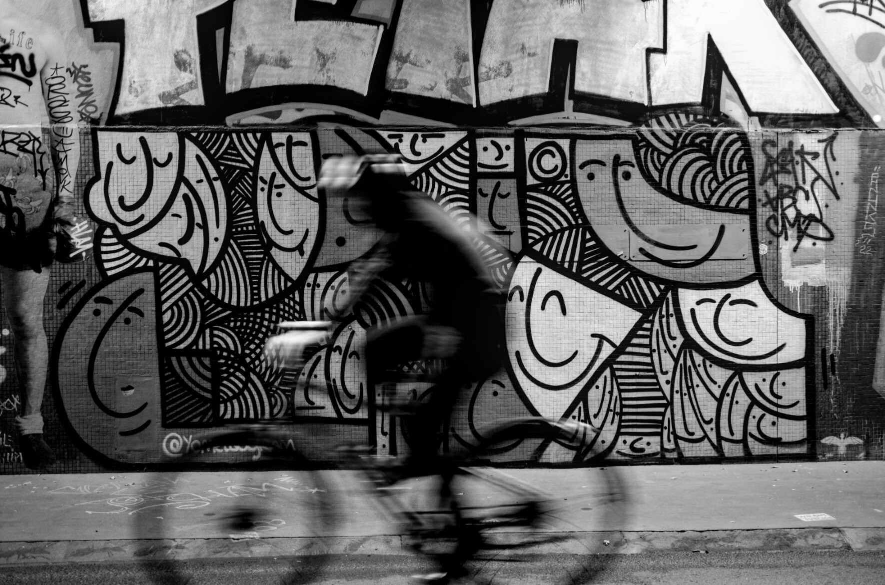 cycling motion and street art, Paris 2022