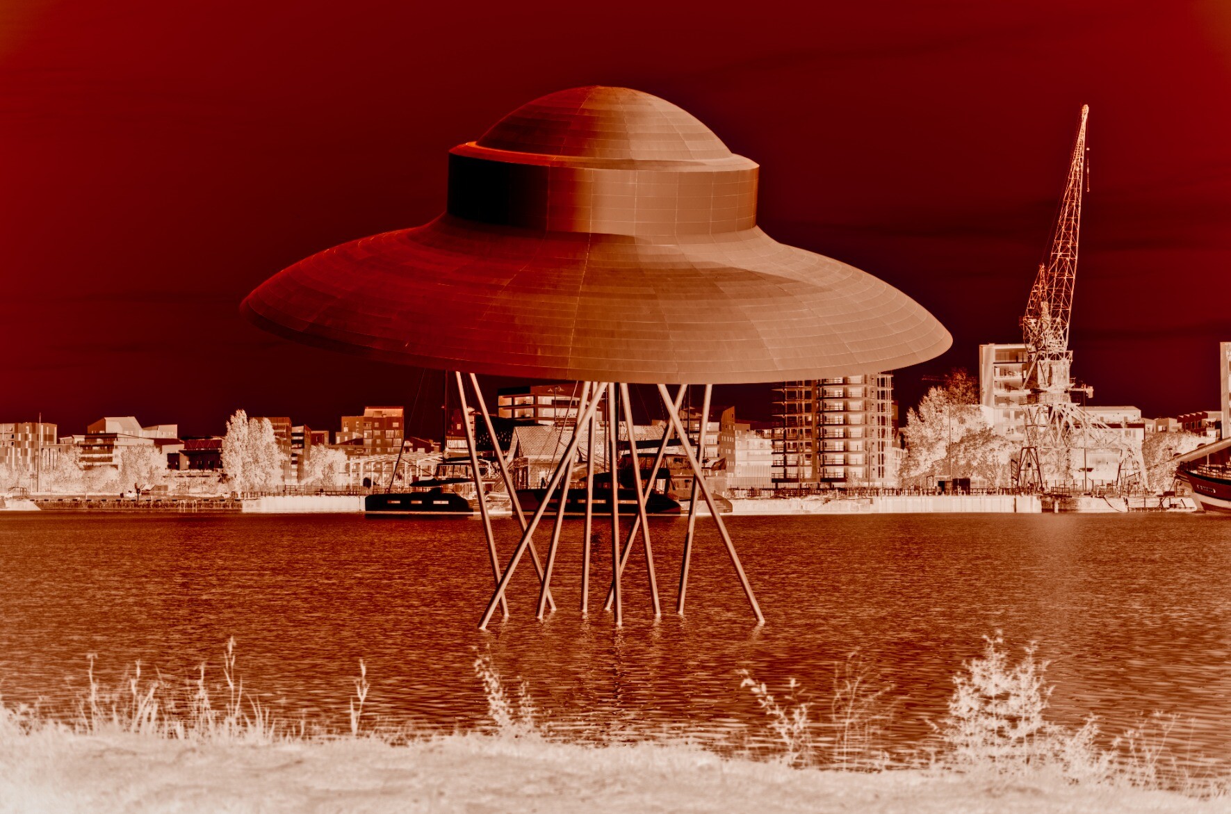 red flying saucer, Bordeaux 2023