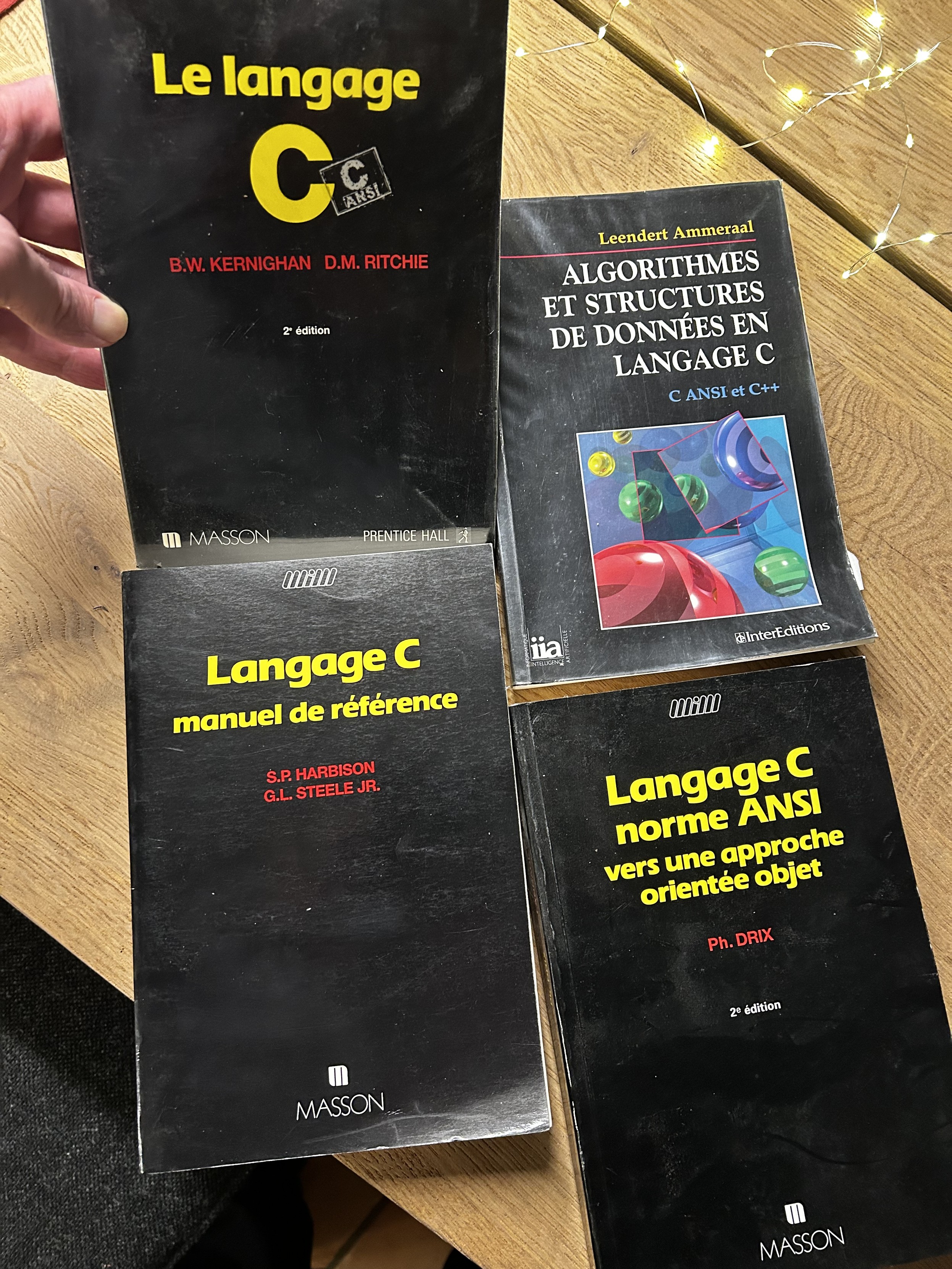 A series of various french books about the C language including the famous K&R book.