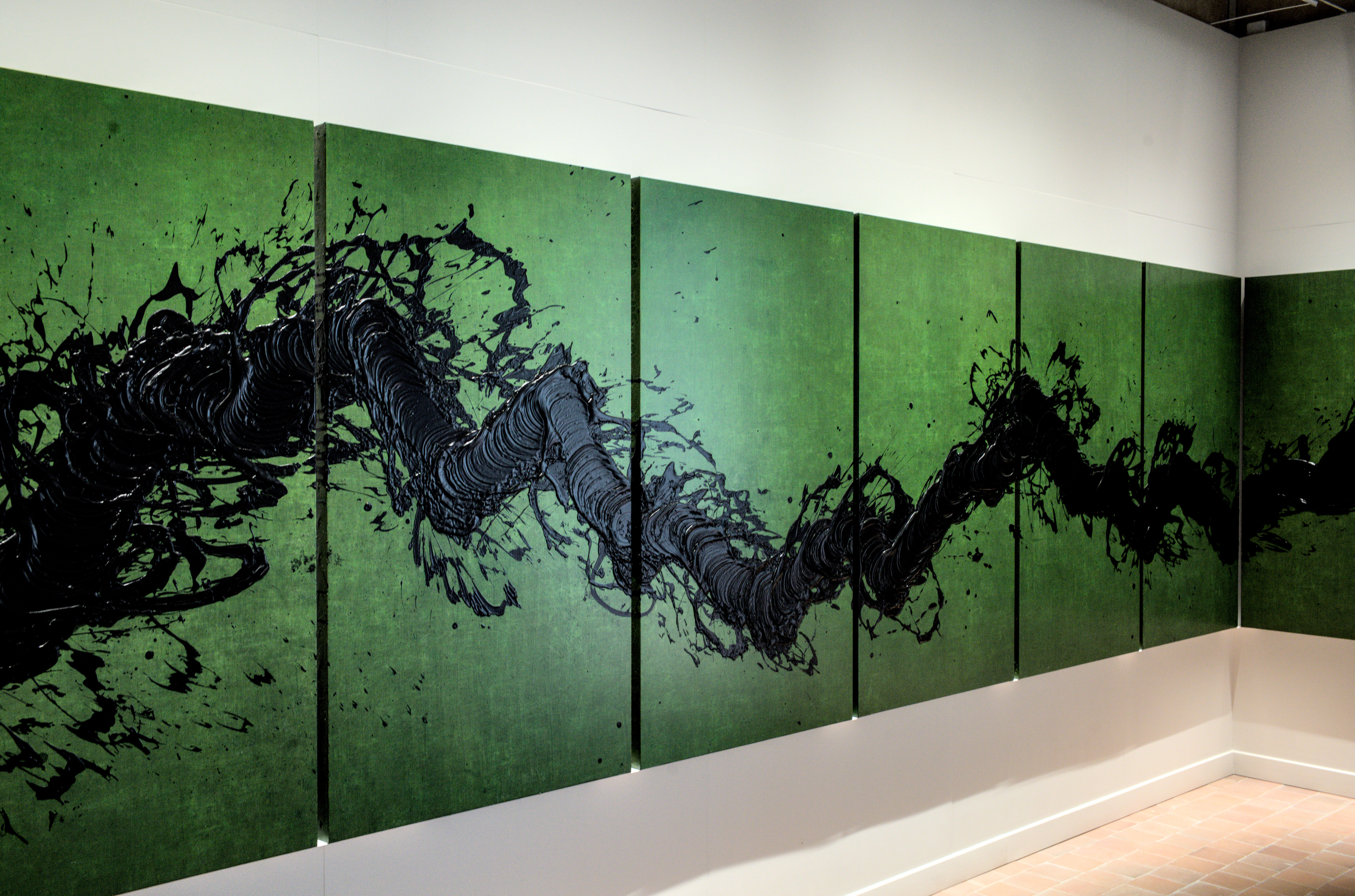 The photography was taken by Alexandre Dulaunoy at Poétique de la ligne, exposition de Fabienne Verdier au Domaine de Chaumont-sur-Loire, 2025.